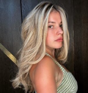 Aimee Kelly Instagram - 🐚 Blonde era courtesy of @hairbystephsoho @rickyandthe64 

🐚 Bathroom secrets @tanyaburr 

🐚 Dinner with Estèe Lauder x Harrods 

🐚 Costume fittings with baby boy 

🐚 I have officially been carrying or breastfeeding a child for over 3 years so trust me when I  tell you how important it is to look after your posture during this time. @iltutto sent me their Lulu chair and it is the cosiest, supportive cloud I wish I knew about it earlier. Glider over rocker 4 sure. We feed, sleep, read and are all round obsessed. 

🐚 Cosy Sunday mornings with uncle bobs & gussy @boobylock @agusta.woods

🐚 the Mt tape will always come thru whilst living at a hotel 

🐚 @longchamp uniform ft baby girl @loisbarkerr