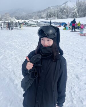 Aina Yamada Instagram - .

今季初スノボ🏂
楽しかったです

お友達へ
下手だけど行きたいです

#スノボ #筋肉痛との戦いが始まる 
#雪国育ちなのに寒いの苦手
#着込み過ぎて暑いを毎回やる
#学べ