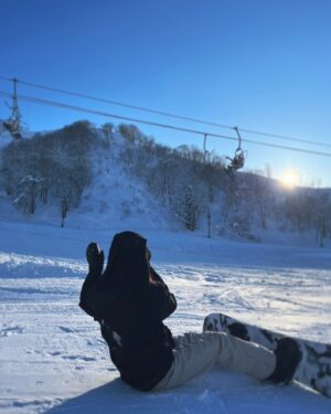 Aina Yamada Instagram - .

今季初スノボ🏂
楽しかったです

お友達へ
下手だけど行きたいです

#スノボ #筋肉痛との戦いが始まる 
#雪国育ちなのに寒いの苦手
#着込み過ぎて暑いを毎回やる
#学べ