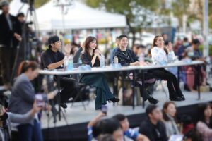 Aisa Senda Instagram - -
這次很榮幸當了聚光盃的評審
果然我還是個熱愛表演的一個人
共36組舞者的表演，從頭到尾沒冷場
這場比賽開始報名很快名額到了
想想台灣有這麼多優秀的舞者 
真希望讓更多全世界的人看見

因為熱愛 所以願意花很多時間去練習
因為熱愛 所以願意花很多精神去把它完整
因為熱愛 所以不覺得苦 樂在其中
因為熱愛 所以自然而然會進步

有找到自己熱愛的事情是一件幸福的事情
我8歲時候被媽媽帶去比賽才接觸表演 然後發現我熱愛表演 
因為表演 本來內向的我 慢慢心胸打開交朋友
因為表演 我來到了台灣 讓我的人生經驗變得更豐富

我們繼續吧 
我也清楚堅持沒那麼容易
但因為堅持 所以有機會看到好的結果
但不堅持連機會都沒了 

來聽聽我小時候的偶像TLC的No scrubs

@jcspotlight 
@jcs_dc 

💄 @miaomiaomakeup 
💆🏻‍♀️ @fluxreel_queena 
👗 @cotelac_taiwan