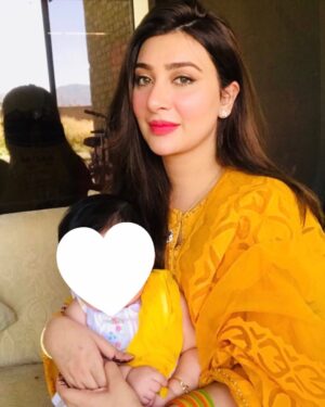 Aisha Uqbah Malik Instagram - #tbt days when my phone camera and hair color were in much better shape 🙄 #chottieid #alwaystwinningwithbabyM💛 👗 @zarashahjahanofficial