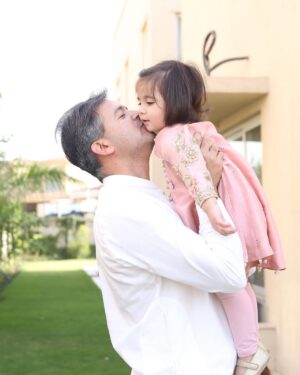 Aisha Uqbah Malik Instagram - Eid Mubarak 💕 #day1 @aghanoorofficial.  @faizas.salon