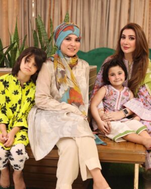 Aisha Uqbah Malik Instagram - 🌙 

Bffs 👯‍♀️ 

#eiduladha #mahnooruqbahmalik  #eeliyahfahd #faizassalon #zainabshaifi #hussainrehar #styledbylaam