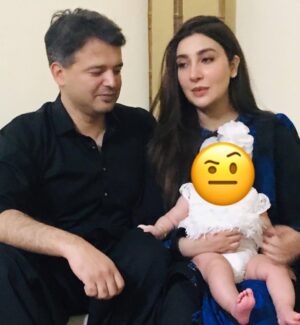 Aisha Uqbah Malik Instagram - Trying to take a picture with Mahnoor....
Pic 1- adjusting  Pic 2- still adjusting  Pic 3-Mahnoor nails it...mama fails  Pic 4-Finally we get THE ONE 5- success makes us greedy....clearly pushing it too far.... we quit 😐 #tbtomahnoorshalfbirthday #beensolazyaboutsocialmedia #willtryanddobetter