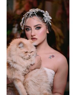 Aisha Yusuf Instagram - With my fluffy companion 🧸