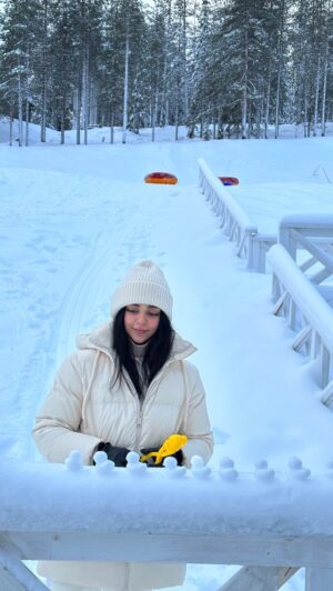 Aisha Zafar Khan Instagram - Take a deep breath and enjoy my snow ducks 🐥❄️ 
📍 @arctictreehousehotel 
.
.
.

#finland #lapland #snow #beautiful #travel #nature #sunrise #wintervibes #arctictreehousehotel #love #snowducks #white #dream #bestplacestogo