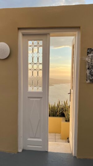 Aisha Zafar Khan Instagram - The gates that open to reveal heaven on earth
.
.
.
.
#santorini #sunset #instagood #travel #igers #beautiful #imerovigli #greece #igdaily #nature #heavenonearth #travelphotography #reels