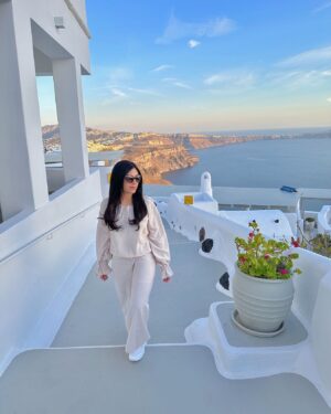 Aisha Zafar Khan Instagram - Santorini is the most beautiful place I've ever seen 💙 Santorini, you stole my heart