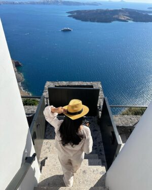 Aisha Zafar Khan Instagram - Lost in the beauty of Santorini's caldera view. A mesmerising sight that will stay with me forever.

#Santorini #caldera #views #travel