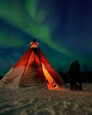 Aisha Zafar Khan Instagram - We went on a night adventure on a snow train which took us to the middle of the forest to chase the Aurora Lights, we waited 3 hours before the clouds cleared up enough before we saw this magical moment ✨