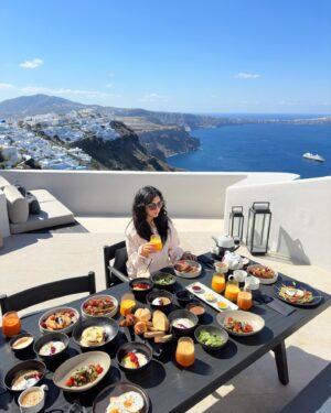 Aisha Zafar Khan Instagram - The love I have for @vora_santorini 🌵🪵🧸
.
.
.
.
#greece #villa #santorini #nature #goodvibes #foodie