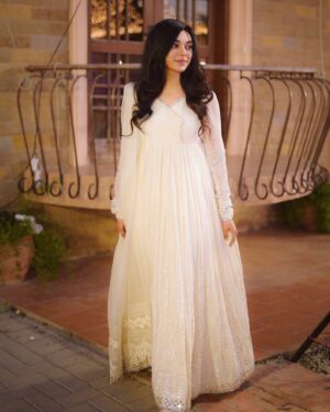 Aisha Zafar Khan Instagram - who’s this I don’t know her
👗 @meeras.ns