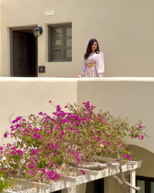 Aisha Zafar Khan Instagram - “Amidst the chaos, a gentle bloom”
Swipe left to see my view → 
.
.
.
.
#greece #instagood #nature @belloniasvillas #beach