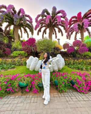 Aisha Zafar Khan Instagram - In my natural habitat 🦋

#dubai #beautiful #lovindubai #love #nature #travel #dubailife #uae #flowers #mydubai #dubai