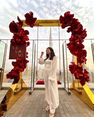 Aisha Zafar Khan Instagram - Wherever you go becomes a part of you somehow

#celavidubai #celavi #dubai #mydubai #beautiful #outfit #love #dubailife #دبي #dxb #emirates
