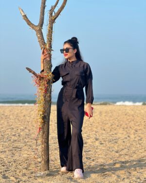 Aishu Instagram - Shell yeah!!!⛱️☀️

#vacay #ootd #beaching