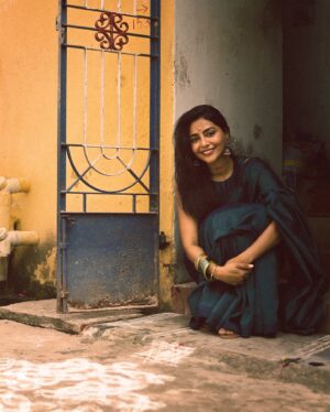 Aishwarya Lekshmi Instagram - பொங்கல் பண்டிகை உங்களின் வாழ்க்கையில் தெய்வீக ஆசிகளால் நிறைந்த அமைதி, மகிழ்ச்சி, ஆரோக்கியம், செழிப்பு என அனைத்தையும் கொடுத்து, உங்கள் எதிர்காலம் ஒளிரட்டும் ✨✨🌾🌾🌾🌾🌾🌾✨✨✨ 

Happy Thai pongal & Makar Sankranthi to my dearest fam here on the gram. May this year be magical for you and your family✨

Captured this for #Maaman pooja, and it has been almost 30
days of shoot now, cant wait to get back to Tiruchirapalli to complete filming.. 
Simultaneously shooting for #SambharalaYettigattu as well and cant wait to share more about both these stories to the world . Hoping to do more of what i love and entertain myself (very imp you see 🫣) and all of you this year. God bless us all in abundance✨✨✨ 

 Postcard from the past photographed by Aakash ( @stills_akash_balaji )and Wearing @neela_by_anuvardhan assisted by @aishwarya.venumbaka