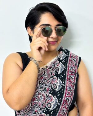 Aishwarya Murali Instagram - Uyi Amma 😉✨
.
.
.
.
.
#explorepage #explorepage✨ #explorepageready #explorefeed #explorepages #sareelove #pixiecut #shorthairstyles #shorthairstyle #chennaiponnu #chennai