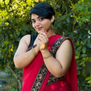 Aishwarya Murali Instagram - There's a shade of red, for every woman ❤️
.
.
.
#sareelove #sareelover #redsaree #red #sareefashion #sareestyle #explorepage #explorepage✨ #explorefeed #trendyhair #trending #chennai #tamilponnu #saree