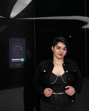 Aishwarya Murali Instagram - Serving looks, one slide at a time 🔥🖤
.
.
.
.
#blacklove #blackdress #blackwidow #pixiecut #pixiehaircut #shorthairgirl #trendinghairstyles #explorepage✨ #explorepageready #explorefeed #trendingpost #reelinstagram #bengaluru