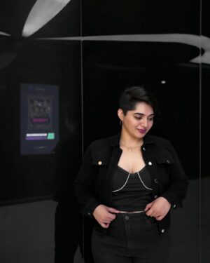 Aishwarya Murali Instagram - Serving looks, one slide at a time 🔥🖤
.
.
.
.
#blacklove #blackdress #blackwidow #pixiecut #pixiehaircut #shorthairgirl #trendinghairstyles #explorepage✨ #explorepageready #explorefeed #trendingpost #reelinstagram #bengaluru