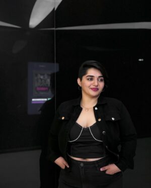 Aishwarya Murali Instagram - Serving looks, one slide at a time 🔥🖤
.
.
.
.
#blacklove #blackdress #blackwidow #pixiecut #pixiehaircut #shorthairgirl #trendinghairstyles #explorepage✨ #explorepageready #explorefeed #trendingpost #reelinstagram #bengaluru