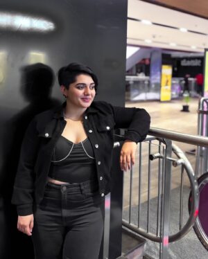 Aishwarya Murali Instagram - Serving looks, one slide at a time 🔥🖤
.
.
.
.
#blacklove #blackdress #blackwidow #pixiecut #pixiehaircut #shorthairgirl #trendinghairstyles #explorepage✨ #explorepageready #explorefeed #trendingpost #reelinstagram #bengaluru