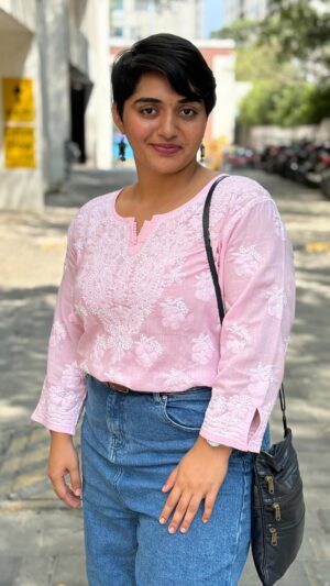 Aishwarya Murali Instagram - Ennamae En Unnala
Ulla Poonthathu Thannala ❤️ 
.
.
.
fits #chikankari 
jean @myntra 
.
.
#trendingreel #viralreels #viralreel #trendyhair #pixiecut #tamilreels #tamilponnu #reelkarofeelkaro #reelitfeelit #trending #trendingaudio #instagramreel