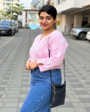 Aishwarya Murali Instagram - Kanmani Anbodu Kadhali Naan ❤️
.
.
Wearing #chikankari 
Jean @westsidestores 
.
.
#kanmani #reelitfeelit #explorepage #explorefeed #explorepage✨ #viralpost #viral #trendyhair #pixiecut #chennai #chikankari #feedpost