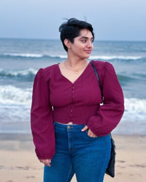 Aishwarya Murali Instagram - me & beaches, a forever fairy tale 🌊❤️
.
.
📸 @thisisnoahstalk 
.
.
#beaches #beachlove #beachgirl #explorepage #explorepage✨ #trendingnow #trendingpost #explore #chennaibeach #ecr #pixiecut #shorthair