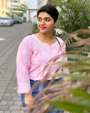 Aishwarya Murali Instagram - Kanmani Anbodu Kadhali Naan ❤️
.
.
Wearing #chikankari 
Jean @westsidestores 
.
.
#kanmani #reelitfeelit #explorepage #explorefeed #explorepage✨ #viralpost #viral #trendyhair #pixiecut #chennai #chikankari #feedpost