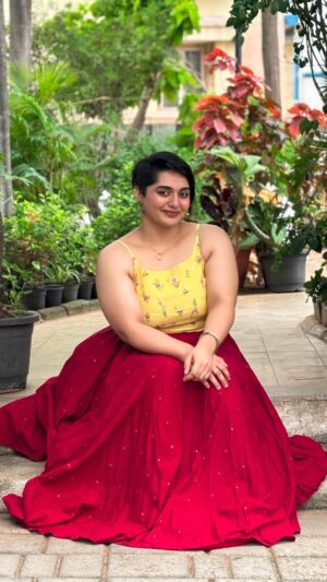 Aishwarya Murali Instagram - One for the trend 🙈✨
.
.
.
.
#explorepage #explorepage✨ #explorepageready #viralreel #trendingreel #shorthairgirl #pixiecut #tamilreel #tamilreels #dhanush #anirudh