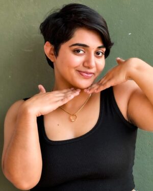 Aishwarya Murali Instagram - Let's start 2025 with clearing some drafts? 😌
.
.
.
.
#explorepage✨ #explorepage #explorefeed #shorthair #shorthairstyles #pixiecut #reelfeed #carousel #chennaiponnu #chennai