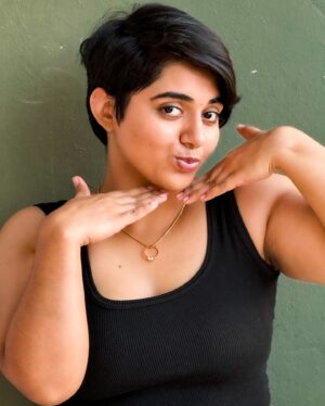 Aishwarya Murali Instagram - Let's start 2025 with clearing some drafts? 😌
.
.
.
.
#explorepage✨ #explorepage #explorefeed #shorthair #shorthairstyles #pixiecut #reelfeed #carousel #chennaiponnu #chennai