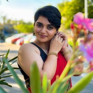 Aishwarya Murali Instagram - There's a shade of red, for every woman ❤️
.
.
.
#sareelove #sareelover #redsaree #red #sareefashion #sareestyle #explorepage #explorepage✨ #explorefeed #trendyhair #trending #chennai #tamilponnu #saree