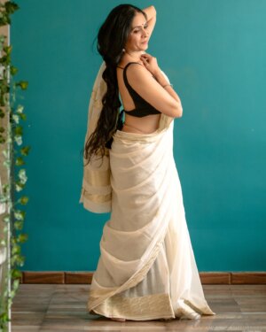 Aishwarya Narkar Instagram - Love is in the air..#1

📷♥️@ashayrtulalwar

aishwaryanarkar #saree #culcutta#cotton #feel#vibe#instagram #instafashion #style