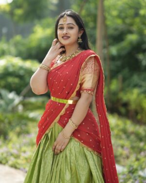 Aishwarya Pisse Instagram - Happy Makara Sankranthi 🌾
Outfit: @dharshyaboutique 
Styling: @dharanimittapally 
Accessories: @samyu__collections