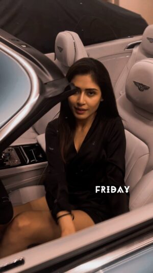 Aishwarya Raj Bhakuni Instagram - ✨
.
#reelitfeelit #reelkarofeelkaro #trendingreels #cars #bentley #cars