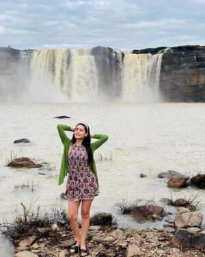 Aishwarya Raj Bhakuni Instagram - My Purest Portal to Inner peace ✨ 🧘‍♀️ 
.
#chitrkoot #chitrakootfalls #waterfall #naturelovers #nature #river #waterfalls #chitrakootwaterfall #chhattisgarh #lifestyle #travelgram #loveyourself