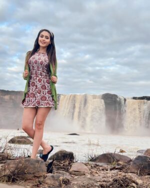 Aishwarya Raj Bhakuni Instagram - My Purest Portal to Inner peace ✨ 🧘‍♀️ 
.
#chitrkoot #chitrakootfalls #waterfall #naturelovers #nature #river #waterfalls #chitrakootwaterfall #chhattisgarh #lifestyle #travelgram #loveyourself