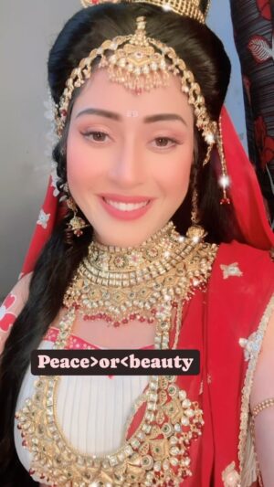 Aishwarya Raj Bhakuni Instagram - Whyyyyyyyyyy? 
.
#reelitfeelit #reelkarofeelkaro #trendingreels #trending #viral #toughts #psychology #relatable #relationships