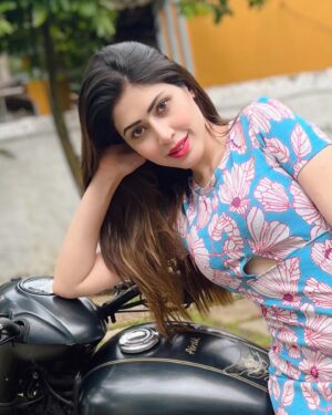 Aishwarya Raj Bhakuni Instagram - Der lagegi magar sahi hoga,
Tujhe jo chahiye wahi hoga
Din bure hain, Zindagi nhi,
Tu bas Sabar rkh, sab hoga!
.
#goabeach #girl #naturalbeauty #beachescape #trending #bollywood #actress #tollywoodactress #picoftheday