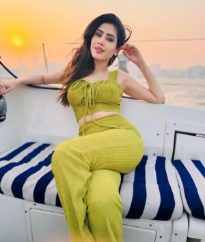 Aishwarya Raj Bhakuni Instagram - Vibes so real that you can feel it in the air ✨
.
.
.
.
.
.
.
.
#yatch #sunset #sundowner #sundown #sea #selflove 
#trending #viral #instagram #love #explorepage #explore #instagood #fashion #photography #india #trend #instadaily #memes #music #style #trendingnow #reels #foryou #likes #photooftheday #model #beautiful #bollywood #bhfyp