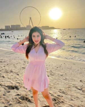 Aishwarya Raj Bhakuni Instagram - Why chase you when I am the catch?
.
.
.
.
.
.
.
.
#dubai #dubailifestyle #dubaieye #indiangirl #travel #actress #actresslife #bollywoodstyle #tollywoodactress #sunset #loveyourself #explore #beauty