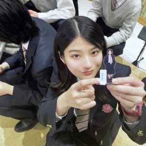 Aju Makita Instagram - ☺︎︎
放送まであと3日☝️
アクスタ手に入れてください🖐️
#御上先生