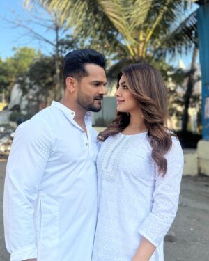 Akanksha Puri Instagram - Your Favourite Jodi is back 🤩❤️
.
.
#comingsoon #newshoot #AK #khesharilalyadav #akankshapuri #❤️ 
@khesari_yadav