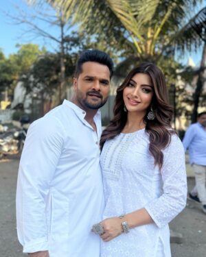 Akanksha Puri Instagram - Your Favourite Jodi is back 🤩❤️
.
.
#comingsoon #newshoot #AK #khesharilalyadav #akankshapuri #❤️ 
@khesari_yadav