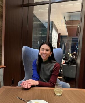 Akiko Hinagata Instagram - 2025年もはじまりましたね
今年も家族でのんびりホテルで過ごしたり
美味しいご飯を食べたり
好きな事しながら始まりました
皆さまも笑顔溢れる一年になりますように
今年もどうぞよろしくお願いいたします！
#2025
