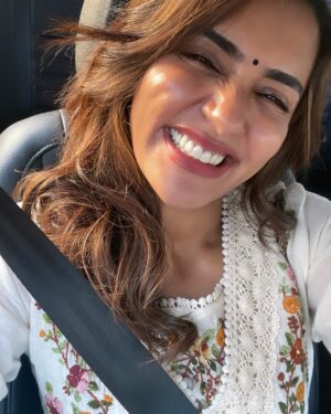 Akshara Gowda Instagram - Anbe sugama ? Azhage sugama ? ❤️🥰 

 #aksharagowda #stylishtamilachi #aksharagowdabikki #stylishtamizhachi 
#mumbai #hyderabad #chennai 

#pregnant #pregnancy #momtobe #babyontheway #babyonboard #expecting #bunintheoven #novemberbaby #parenthood #newmom #newmum #newparents #parentingjourney #skincare #music 

PS : I told you he has best taste in music 🎵 @fatheroffloki ❤️