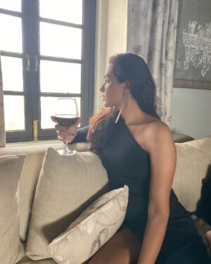 Akshara Gowda Instagram - To INSPIRE , HUMOUR & make you THIRSTY ❤️🍷

📸 @fatheroffloki

 #aksharagowda #stylishtamilachi #aksharagowdabikki #stylishtamizhachi 
#mumbai #hyderabad #wine